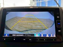 【カラーバックモニター】を装備しております。リアの映像がカラーで映し出されますので日々の駐車や幅寄せなどで安心安全です。