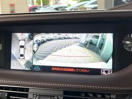 【パノラミックビューモニター】専用のカメラにより、上から見下ろしたような視点で360度クルマの周囲を確認することができます☆死角部分も確認しやすく、狭い場所での切り返しや駐車もスムーズに行えます。