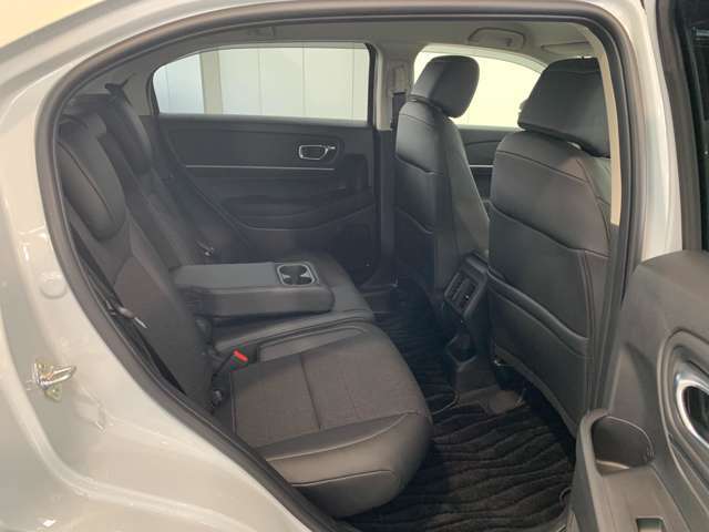 広く開放的な居住スペース。シートクッションの座り心地もいっそう快適なものに。どの席でもゆったりとくつろげる快適な空間は他メーカーの追従を許しません。