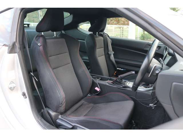 遠方からのお客様、実物を確認頂けない場合も安心。気になる箇所をお伝え頂ければ追加で写真撮影を行いご覧いただけます。ご遠慮なくお申し付けください。