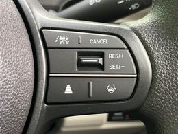 【アダプティブクルーズコントロール】高速道路での長距離走行が楽に！！自動で速度を保つクルーズコントロールが、衝突軽減システムと連携し、前方の車両を感知して車間を保つように速度調節してくれます！！