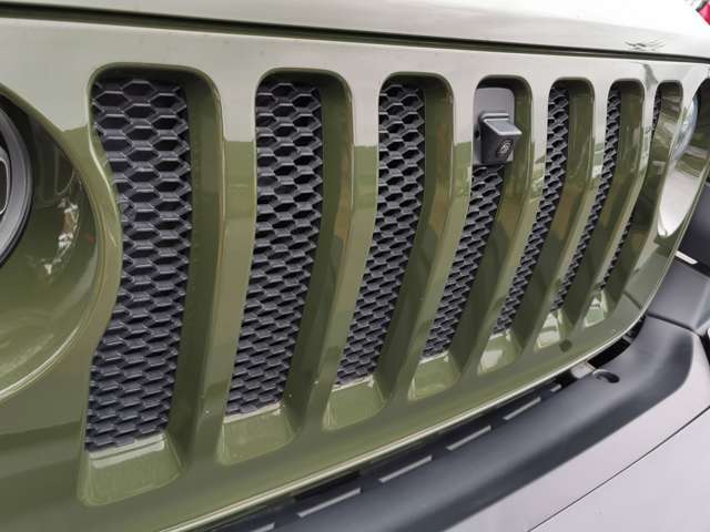 Jeep伝統のセブンスロットグリル！