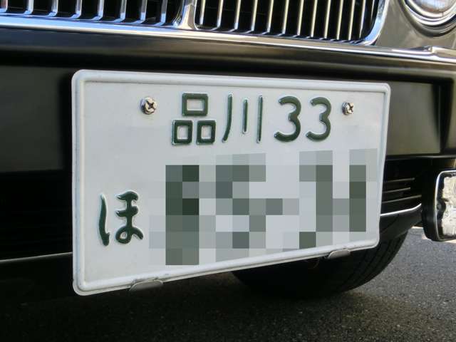 ■乗っているときは見えませんが、このテの車は可能ならば33ナンバーで乗りたいものです。乗るか眺めるかはオーナー様の好みになるでしょうが、美しく仕上げられたダブルシックス。この先なかなか出会えない1台。