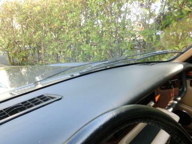 ■反り返りやヒビのない美しいダッシュボード。保管環境が良好であったお車の証と言えますね。