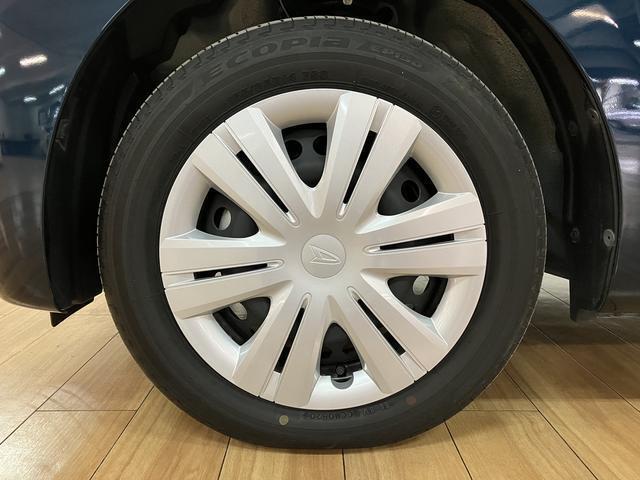 お洒落は足元から！純正フルホイールキャップ装備です！！
