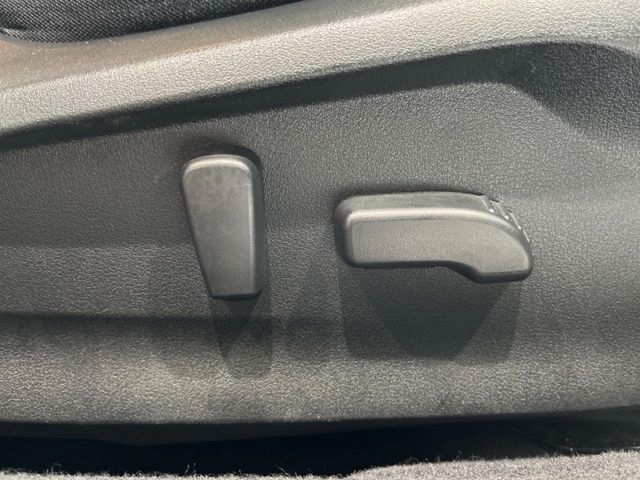 【パワーシート】スイッチ一つで簡単にシートの微調整が可能！電動だから力もいりません！快適なシートポジションにセットして、快適なドライブをお楽しみください。