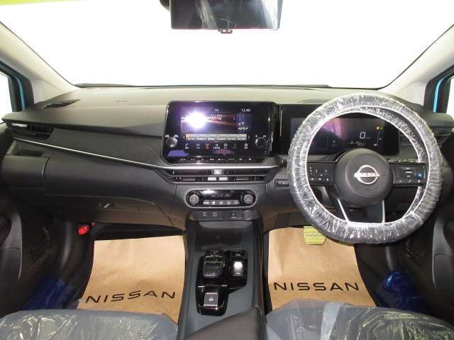 【内装】専任のスタッフが車内を隅々までクリーニング。清潔で綺麗なお車をお届けできるよう一層心掛けております。