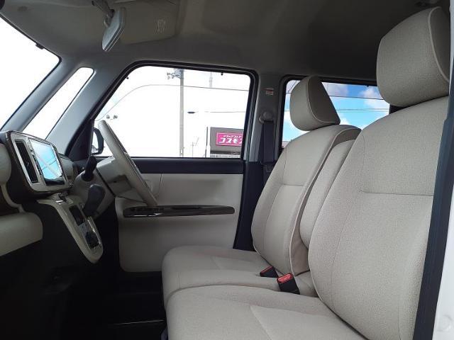 WECARSでは各商談席に大型モニターをご用意しております！見やすい大画面でゆったりと全国の在庫をご覧いただけます！是非ご来店お待ちしております！