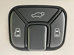 【両側パワースライドドア】スマートキーや運転席のスイッチで後席両側スライドドアの開閉が可能♪電動だから力を入れてドアを開ける必要が無く、小さなお子様でも簡単に開け閉めでき快適です♪