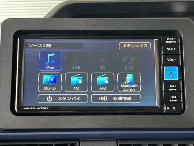 Bluetooth対応、CD/DVD再生機能付き。お好きな音楽を聴きながらのドライブは楽しいですよね～♪