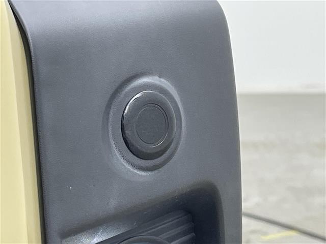 【コーナーセンサー】障害物が近づくと音で教えてくれます。また、近づけば近づくほど音も変わりより分かりやすくなっております。