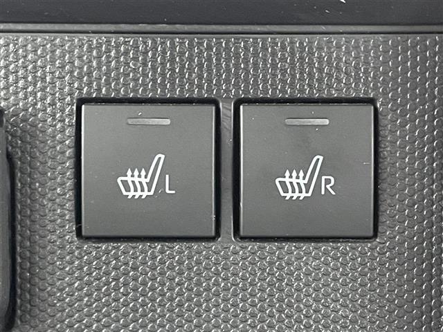 【シートヒーター】シートを温めてくれる暖房機器です！長時間座っていると負担が掛かりやすい背中や腰、または冬場などの寒い日に冷えやすい脚部に快適なぬくもりを伝えます。