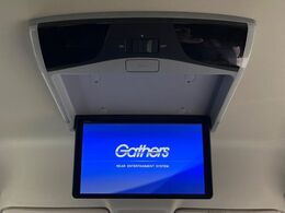 【フリップダウンモニター】大画面モニターで後席でもエンタメをお楽しみいただけます。小さなお子様にも大人気の装備です♪