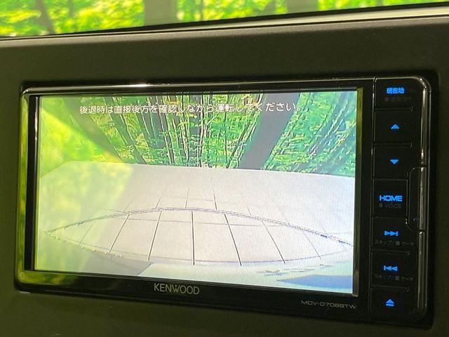 【バックカメラ】駐車時に後方がリアルタイム映像で確認できます。大型商業施設や立体駐車場での駐車時や、夜間のバック時に大活躍！運転スキルに関わらず、今や必須となった装備のひとつです！