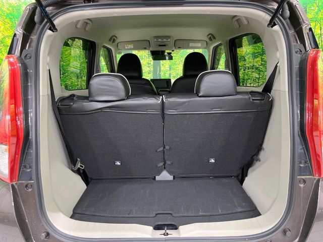 普段のお買い物や通勤、送迎等に十分な荷室スペースを確保しております。セカンドシートを倒すと、大きな荷物の積載も可能です♪