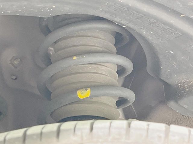 お車を安心してお乗りいただく為には、足回りの定期点検が欠かせません。サービスサポート（有償保証）では無料点検もご提供しており、安心のカーライフをお過ごしいただけるサポート体制が整っています。