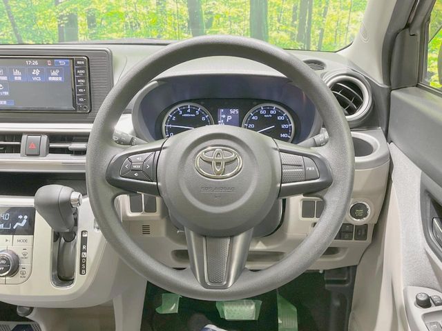 インテリアに合わせたデザインのステアリングは、運転される方のことも考え、運転しやすい形状、大きさです。是非一度、実際に触ってお確かめください。