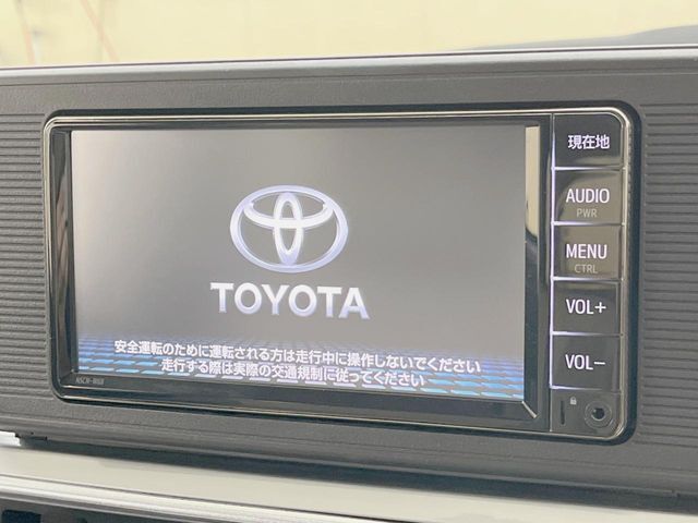 【純正ナビ】人気の純正ナビを装備しております。ナビの使いやすさはもちろん、オーディオ機能も充実！キャンプや旅行はもちろん、通勤や買い物など普段のドライブも楽しくなるはず♪