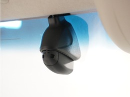 ◆ドライブレコーダー◆映像・音声などを記録する自動車用の装置です。　もしもの事故の際の記録はもちろん、旅行の際の思い出としてドライブの映像を楽しむことができます。