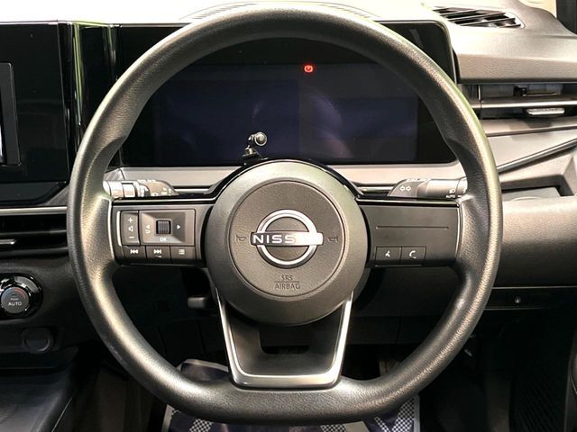 【ステアリングスイッチ】運転中、前方から目線をそらすことなく、オーディオ等の操作が可能な便利機能！安心＆快適なドライブを演出してくれます♪