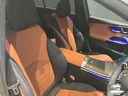 【ヘッドアップディスプレイ】速度やナビゲーションのルート案内等が運転席側のフロントガラスに投影されます。ドライバーは、視線を保ったまま安全に運転することが出来ます。