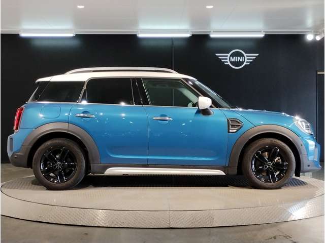☆MINIの車の始まりは大人四人がギリギリ乗れるコンパクトな車です！！今となっては3ナンバーですが、もともとは5ナンバーの車でした！！