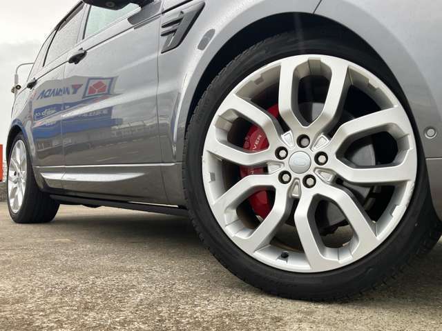 【ホイール メーカーOP ￥209,000-】22インチ「Style5004」グロスシルバーを装備しております！！