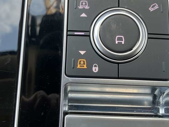 【エアサスペンション】 通常のサスペンションとはことなり、上質な乗り心地を体感していただけます。