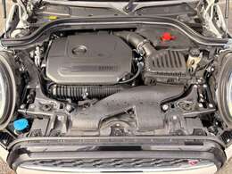 エンジンルームも非常にきれいな状態です。