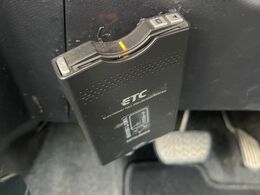 【ETC】高速道路の料金所をストレスなく通過！話題のスポットやサービスエリアに多い「スマートIC」利用時は必須のアイテムです。当店でセットアップを実施、ご納車当日からすぐにご利用いただけます！