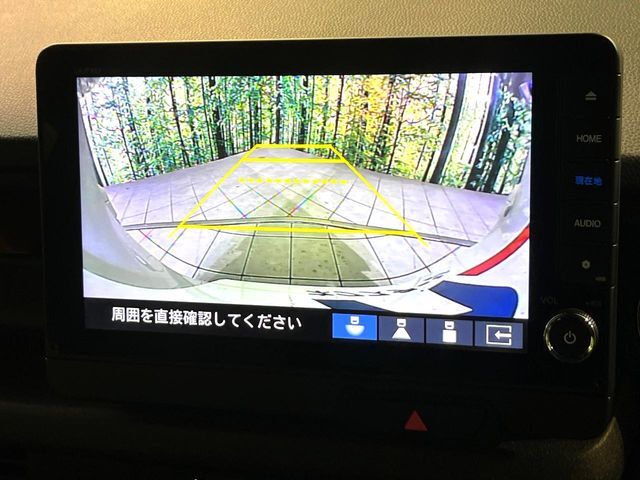 【バックカメラ】駐車時に後方がリアルタイム映像で確認できます。大型商業施設や立体駐車場での駐車時や、夜間のバック時に大活躍！運転スキルに関わらず、今や必須となった装備のひとつです！