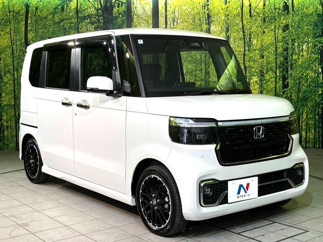 大好評のボディコーティング「弾スプラッシュコート」もご納車までに施工可能。通常のガラスコートと異なる、耐久年数6年の無機質ガラスコーティングが、ボディをキレイな状態に保ってくれます。