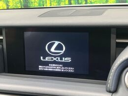 【メーカー純正ナビ】インテリアに溶け込むスタイリッシュな「専用設計」メーカーナビを装備♪視認性や操作性など基本性能にも優れ、より上質なカーライフをお楽しみいただけます。