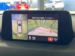 【360°ビューモニター】専用のカメラにより、上から見下ろしたような視点で360度クルマの周囲を確認することができます☆死角部分も確認しやすく、狭い場所での切り返しや駐車もスムーズに行えます。