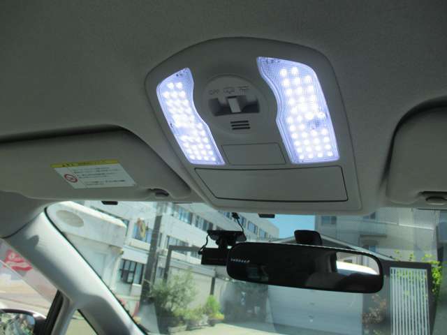 ルームランプはLED化されています。