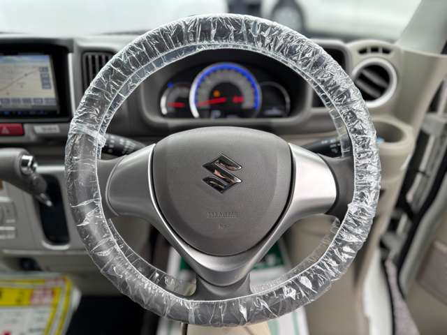 ☆ステアリングホイール☆手にしっくりくる握り心地で滑りにくく運転も快適です！