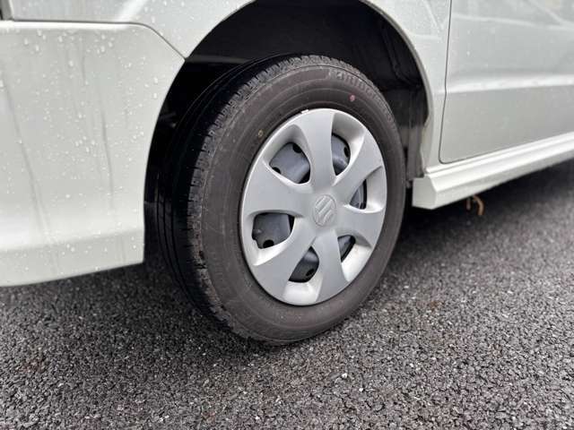 スマートなホイールキャップ装備です。