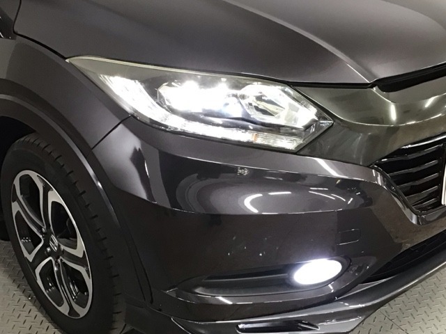 【LEDヘッドライト】ディスチャージヘッドライト（HID）と同等の明るさで、夜道や雨天走行が明るく視界良好！！　フォグライトも装備で、安心感さらにUPです♪安心ドライブを楽しんで下さい♪