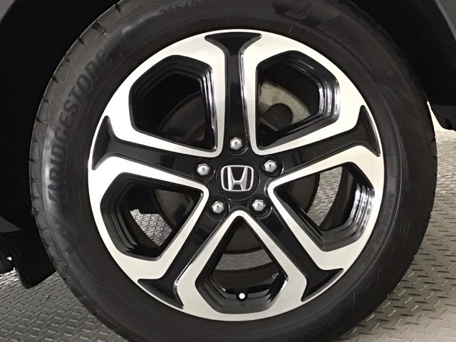 【アルミホイール】純正アルミホイール装備！足元を際立たせ、軽快な走りを演出します！印象もアップし、スタイルも引き締まります！スポーティーさの中にラグジュアリーを感じさせるデザインですね♪