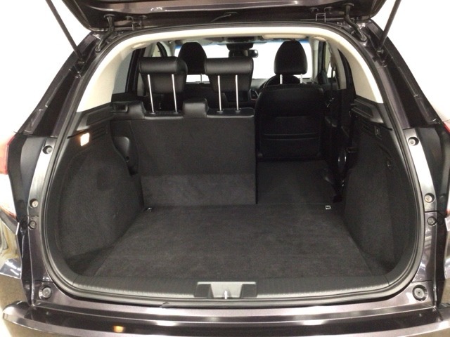 様々なパターンにアレンジができるラゲッジスペース♪お荷物の大きさや量・状況に合わせてアレンジできますので、とっても使い勝手良好ですよ♪タップリ積んで、楽しいお出かけを♪