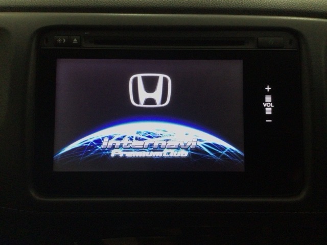 【オーディオ機能】ナビに一体のオーディオは、フルセグTVの他にDVD/CDプレーヤーを装備♪もちろんFM/AMラジオもお聞きいただけますよ♪