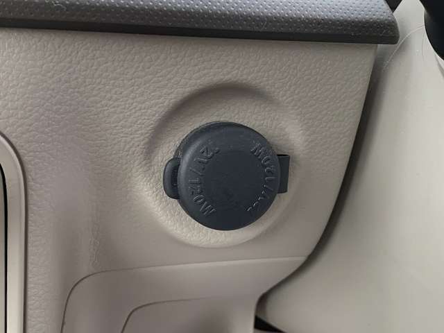 4WD☆5AGS☆レーダーブレーキサポート☆SDナビTV☆Bluetooth☆バックカメラ☆スマートキー☆プッシュスタート☆シートヒーター☆ベンチシート☆純正フロアマット☆プライバシーガラス☆試乗OK