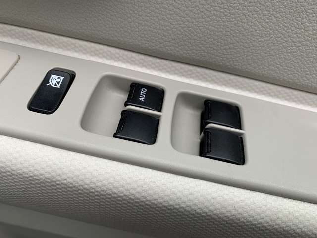 4WD☆5AGS☆レーダーブレーキサポート☆SDナビTV☆Bluetooth☆バックカメラ☆スマートキー☆プッシュスタート☆シートヒーター☆ベンチシート☆純正フロアマット☆プライバシーガラス☆試乗OK