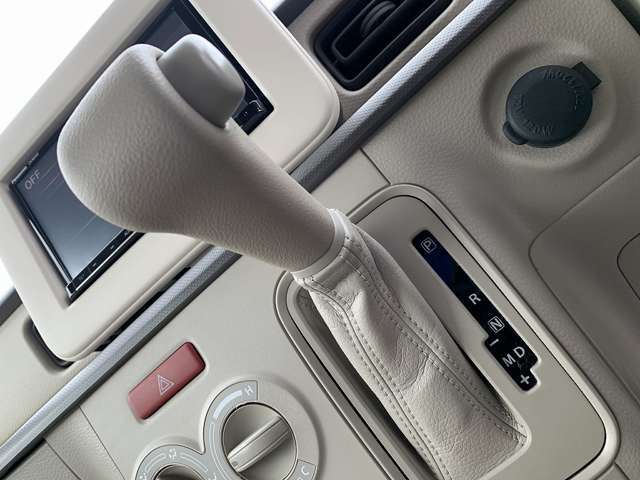 4WD☆5AGS☆レーダーブレーキサポート☆SDナビTV☆Bluetooth☆バックカメラ☆スマートキー☆プッシュスタート☆シートヒーター☆ベンチシート☆純正フロアマット☆プライバシーガラス☆試乗OK