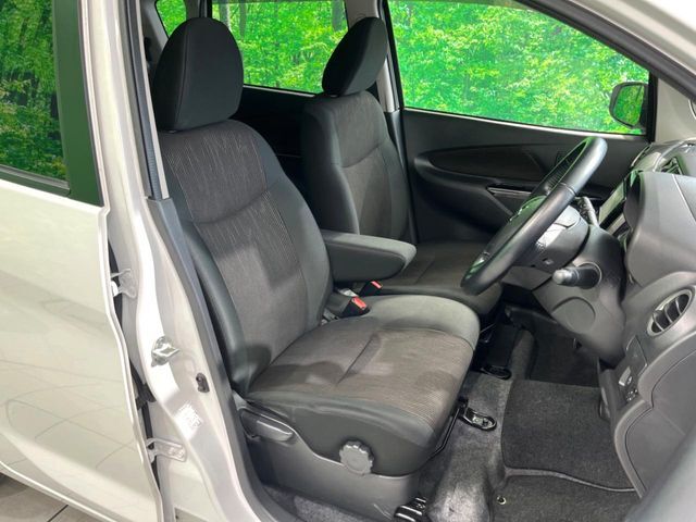 運転席シート廻りは使用感も少なく、良好な状態となっています。丁寧に使われていたことがよくわかりますね。