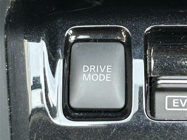 【ドライブモード】ECOモード・スポーツモード・EVモードなど、走行シーンやご状況に合わせて、好きな時に走行モードを切り換えられます！ ※車種によってモードが異なります。