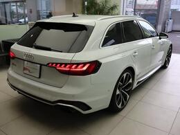 Audi正規ディーラーが高品質をお約束。高度な訓練・教育を受けたAudi専任メカニックが、100項目にもおよぶ精密な点検を実施。すべてクリアしたAudi車だけ、あなたのお手元に届けられるのです