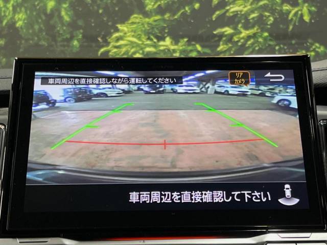 【バックカメラ】駐車時に後方がリアルタイム映像で確認できます。大型商業施設や立体駐車場での駐車時や、夜間のバック時に大活躍！運転スキルに関わらず、今や必須となった装備のひとつです！