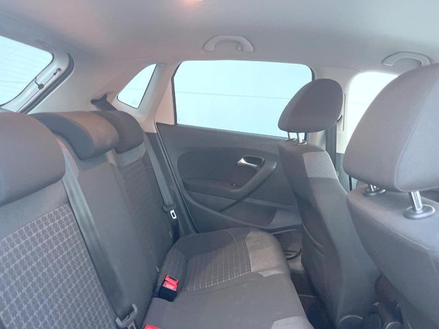 ●後部座席も気になるようなキズ・汚れやへたり等、大きなダメージはなく、良好な状態です。