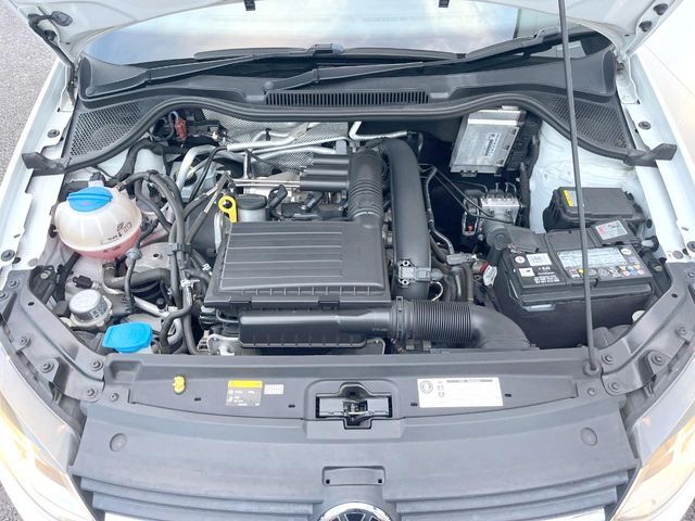 ●当店では、各メーカーの専用診断テスターを導入。国家資格を持つテクニカルスタッフも常駐しておりますので、万が一の際にも安心してご利用いただけます。